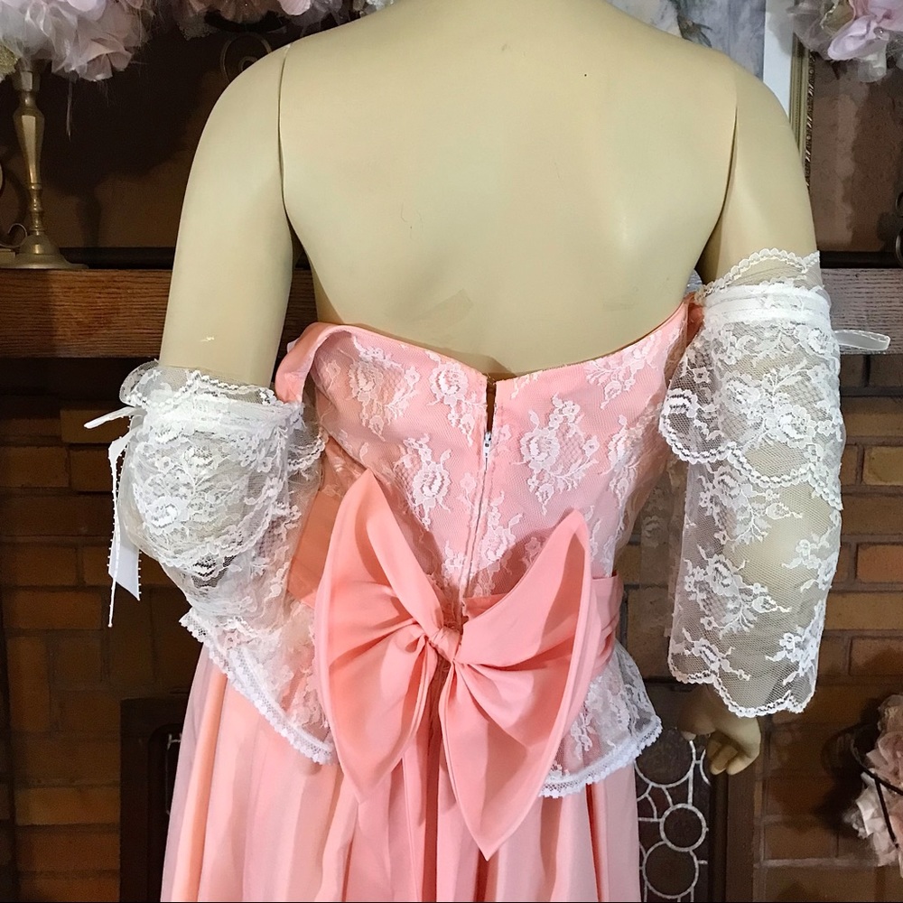 VINTAGE MID TO LATE 70'S PEACH OFF-THE-SHOULDER LACEY PARTY DRESS (M) - Picture 9 of 14